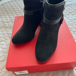 Kelly & Katie Elegant Black Ankle Booties